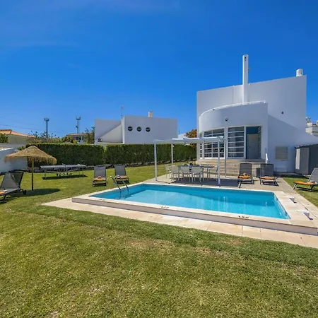 Villa Casa Duarte By *